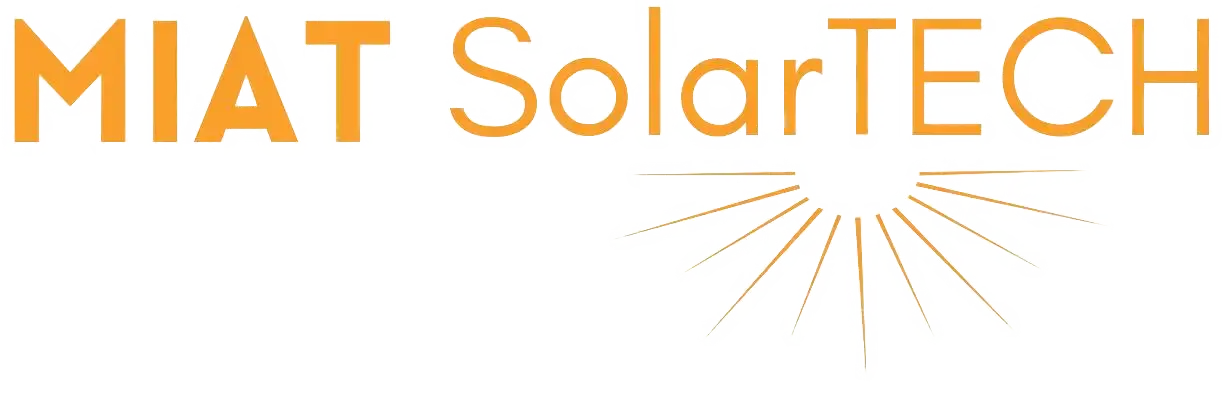 Logo von MIAT SolarTECH, einem Unternehmen, das sich auf innovative Solartechnologien spezialisiert hat. Das Design zeigt den Schriftzug in orange und weiß mit strahlenden Sonnenstrahlen, die Nachhaltigkeit und erneuerbare Energien symbolisieren.