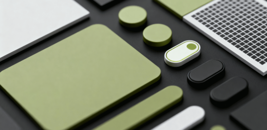 Verschiedene geometrische Formen und Buttons in grünen, schwarzen und weißen Farben auf einem dunklen Hintergrund, ideal für Design- und UI-Projekte.